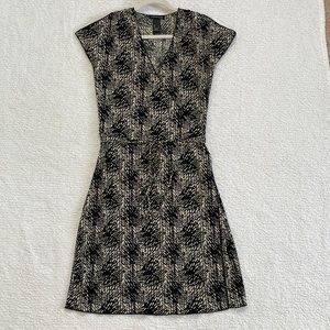 KENNETH COLE BEAUTIFUL WRAP DRESS, BLACK AND CREAM COLOR, SIZE SMALL